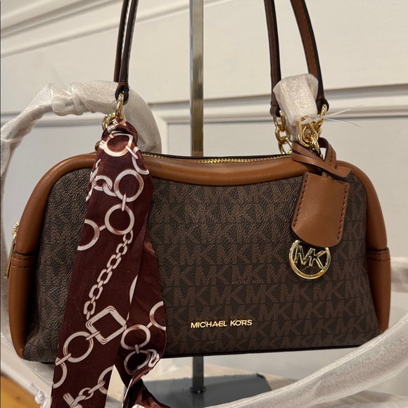 Michael Kors Crossbody Jet Set Small Signature Logo Brown and Tan Bag - Picture 4 of 17